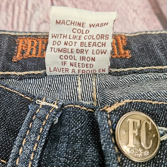 Free Culture NWT Size 3 Low Rise Dark Wash Skinny Jeans - Picture 7 of 7